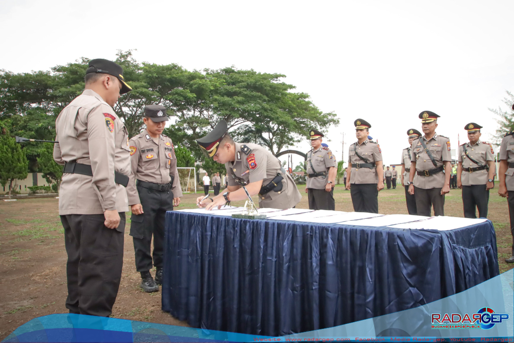 Kapolres Serdang Bedagai Pimpin Upacara Serah Terima Jabatan Strategis
